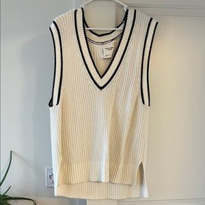 Abercrombie & Fitch Cream Knit Sweater